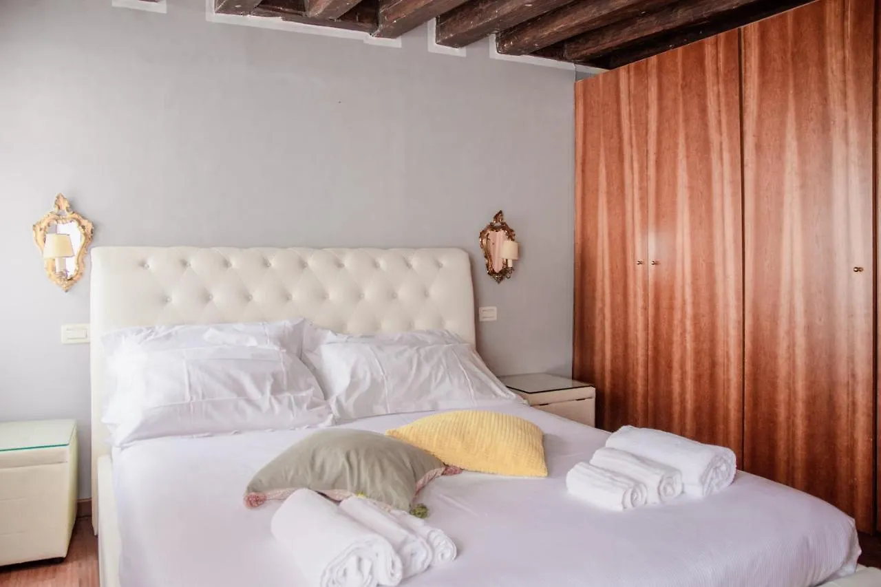 Appartamenti Superior In Via Garibaldi By Bricola Apartments Venecia Italia